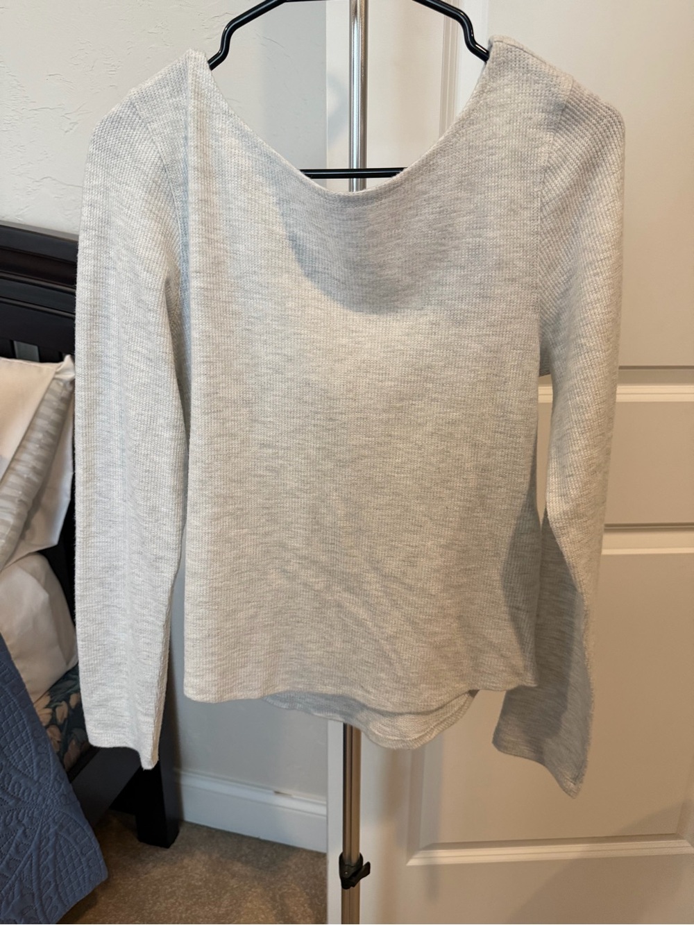 Buckle Black Light Gray Women’s Knit Top
